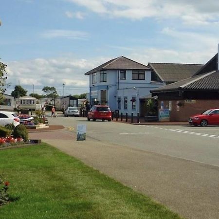 Lisa And Laddy Caravan Hire Meliden Экстерьер фото