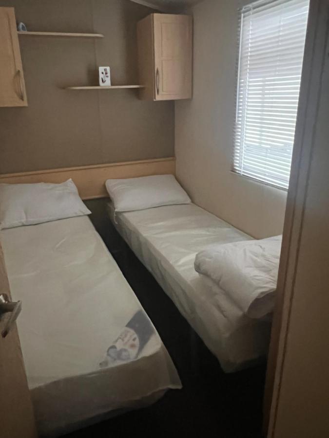Lisa And Laddy Caravan Hire Meliden Экстерьер фото