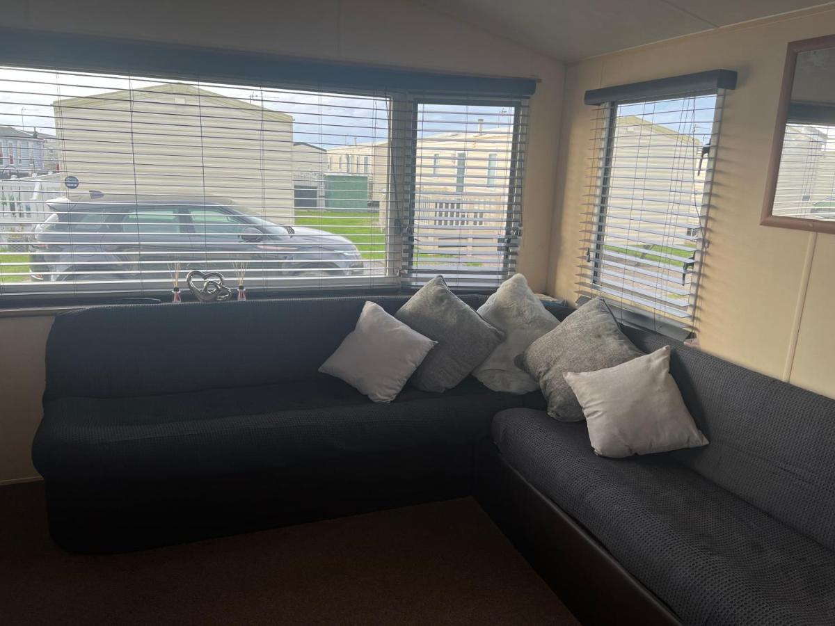 Lisa And Laddy Caravan Hire Meliden Экстерьер фото